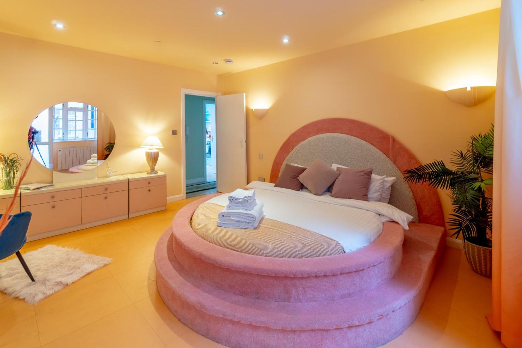 The Courtyard Suite By Margate Suites Exterior photo